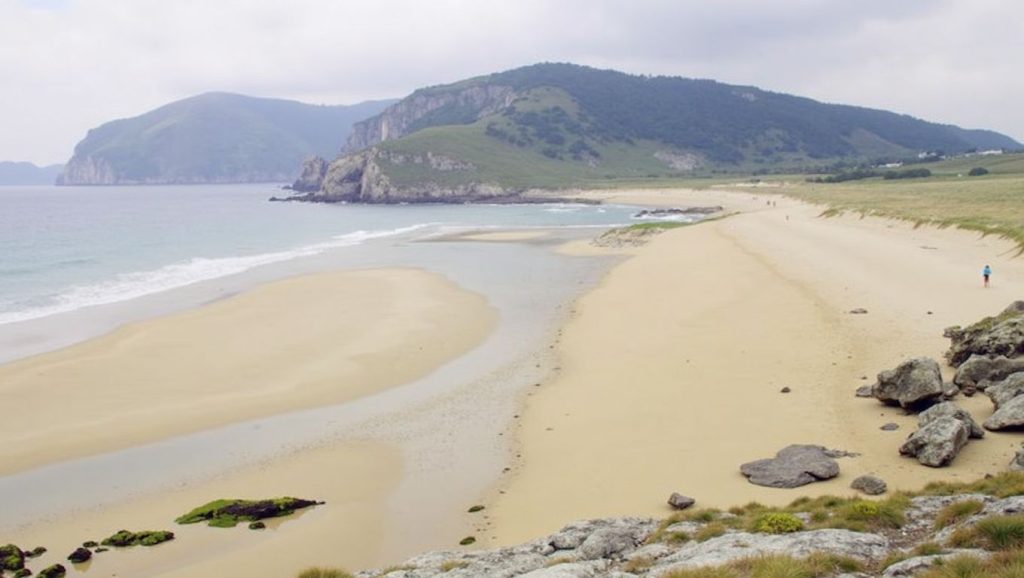 Vista del litoral en Praia da Furniña, Galicia