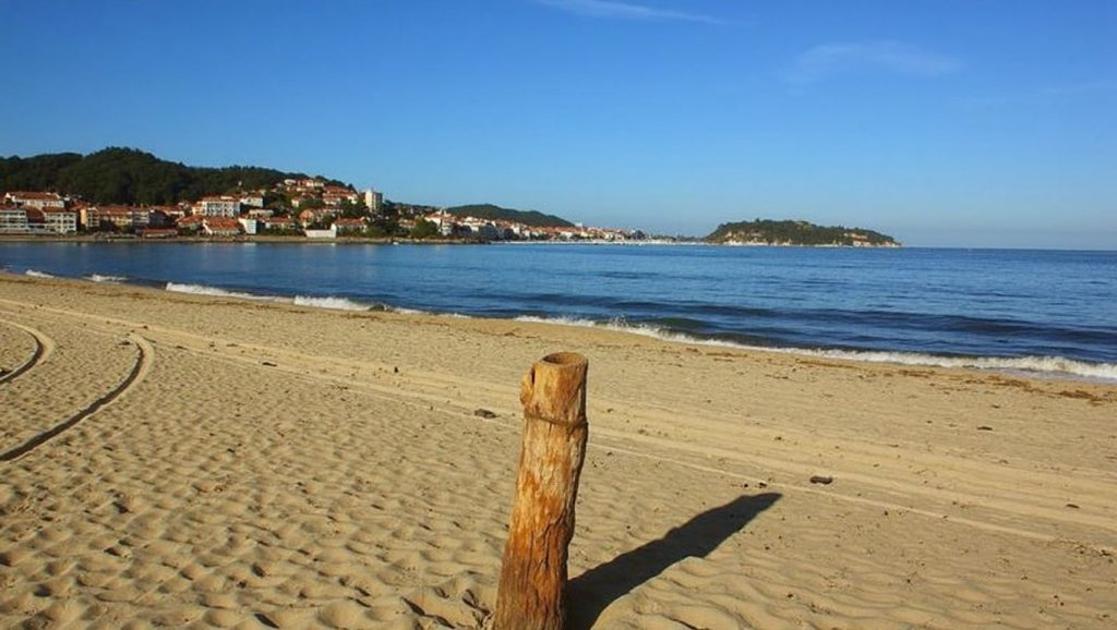 Ría y costa de Praia da Ladeira en Baiona, Pontevedra