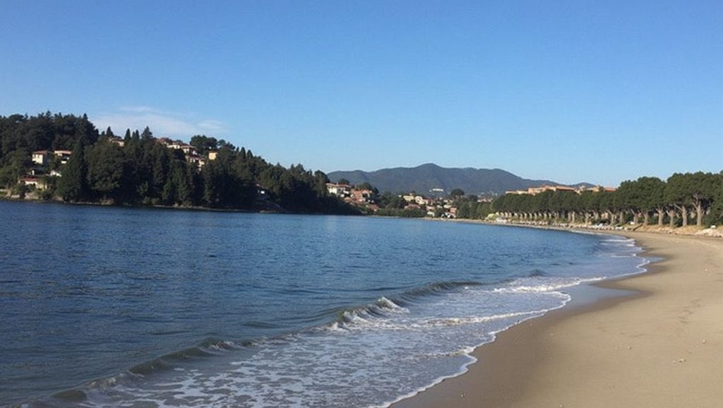 Línea de costa en Praia da Ladeira Pequena, Galicia