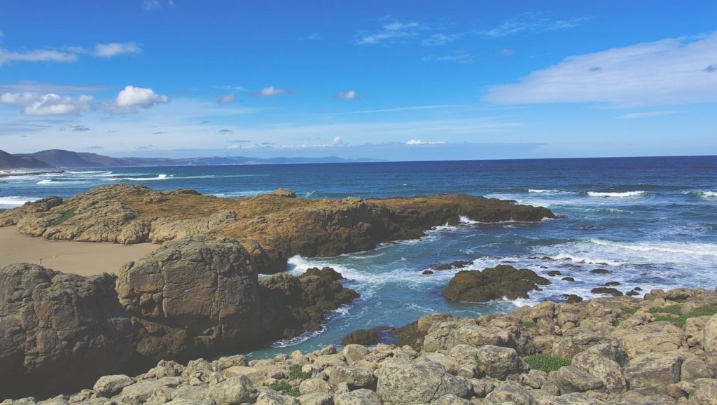 Ría y costa de Praia da Pedra do Sal en Carballo, A Coruña
