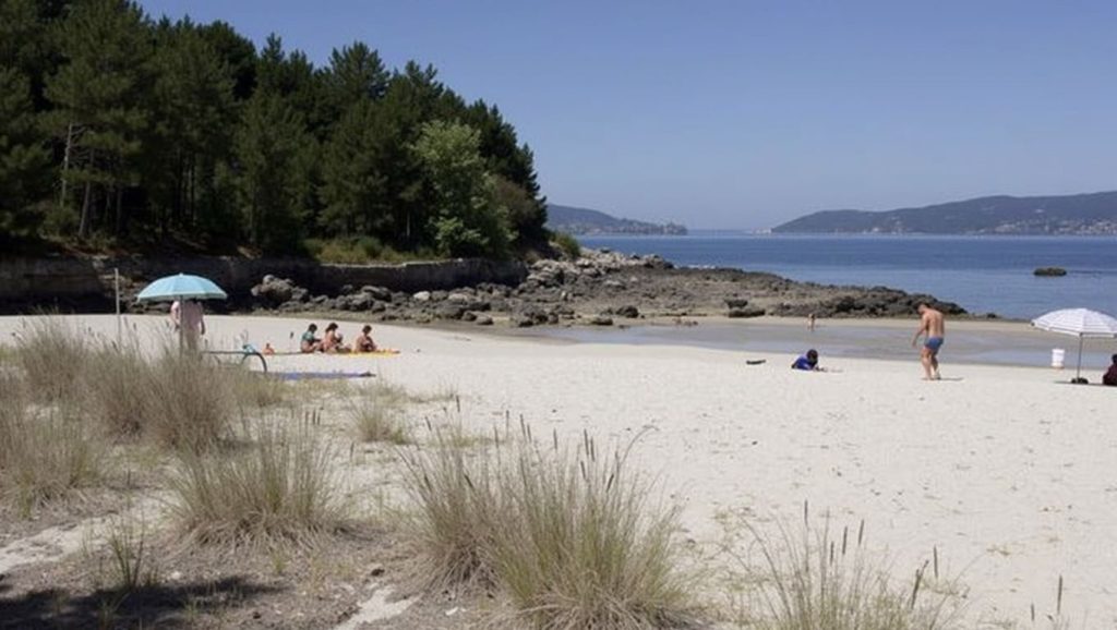 Línea de costa en Praia da Poza, O Porto do Son