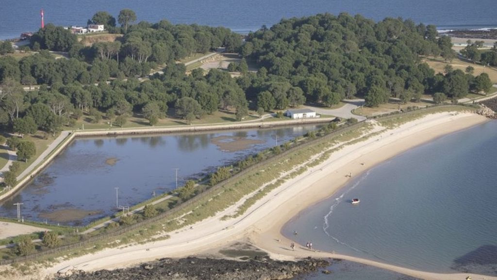 Panorámica de Praia da Retorta con arena y mar, Boiro