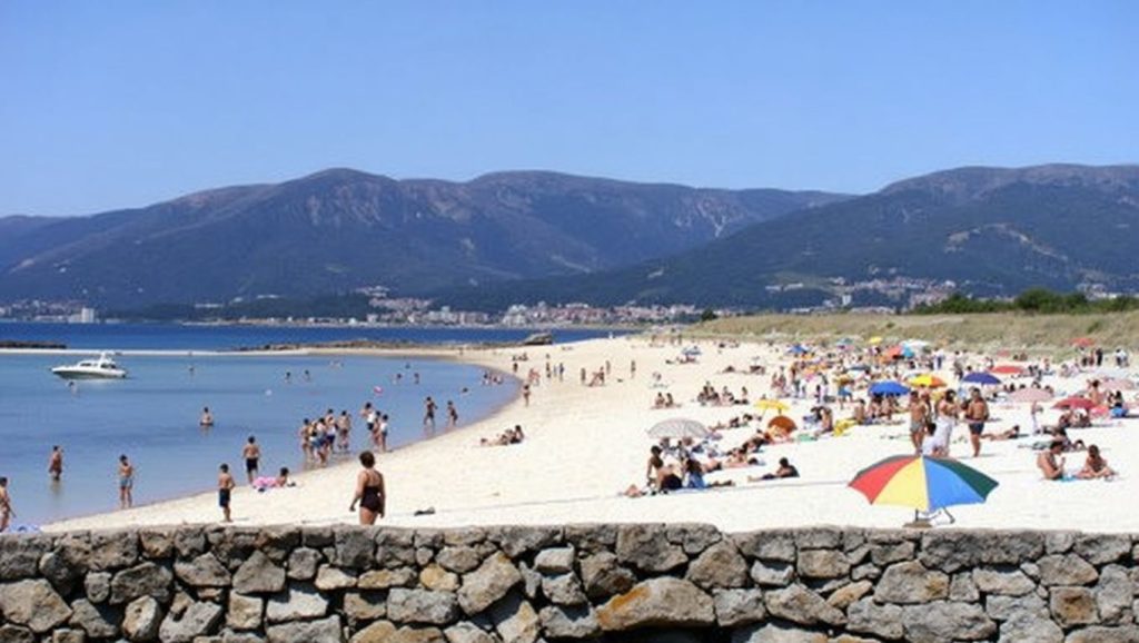 Vista de Praia da Ribeira das Brañas desde la orilla, Galicia