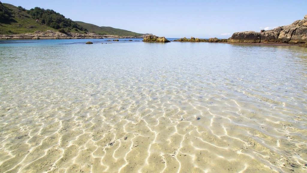 Aguas de Praia da Rosela en Galicia (A Coruña)
