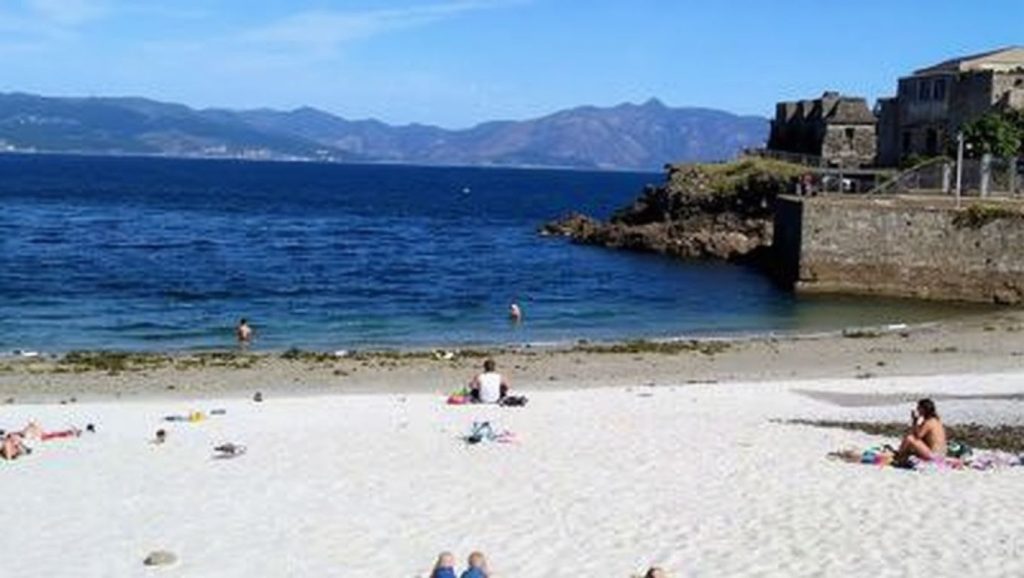 Arena y mar en Praia da Rubeira, Ribeira, A Coruña