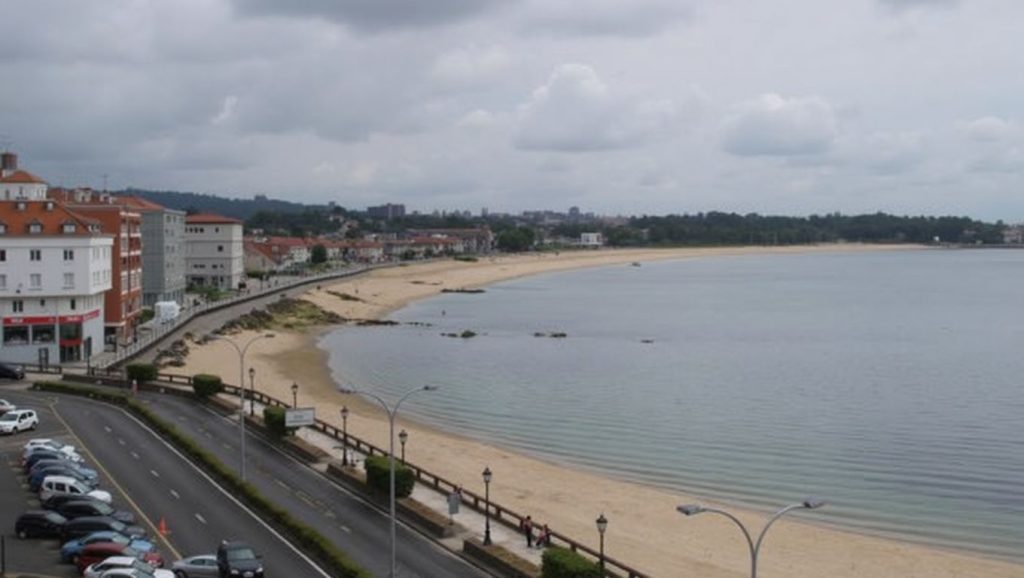 Camino de acceso a das Carolinas, Ribeira, A Coruña
