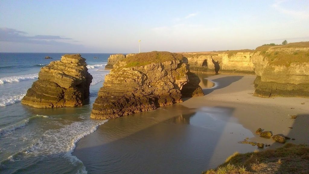 Aguas de Praia das Catedrais en Barreiros (Lugo)