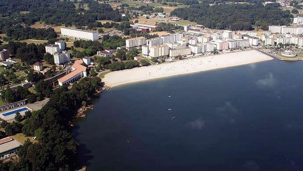 Ría y costa de Praia das Delicias en Sada, A Coruña