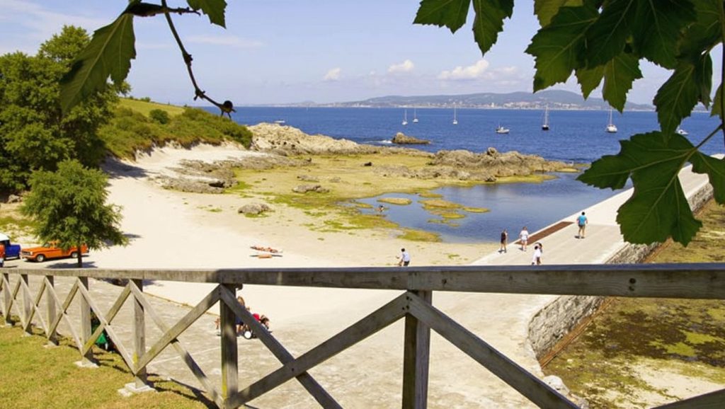 Ría y costa de Praia das Dornas en Bueu, Pontevedra