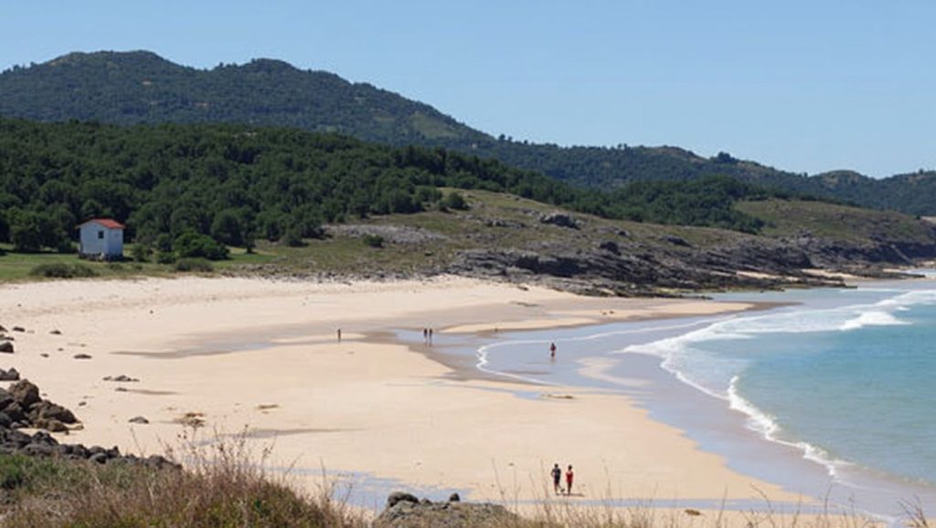Arena y mar en Praia das Laxes da Pedra Longa, Galicia, A Coruña