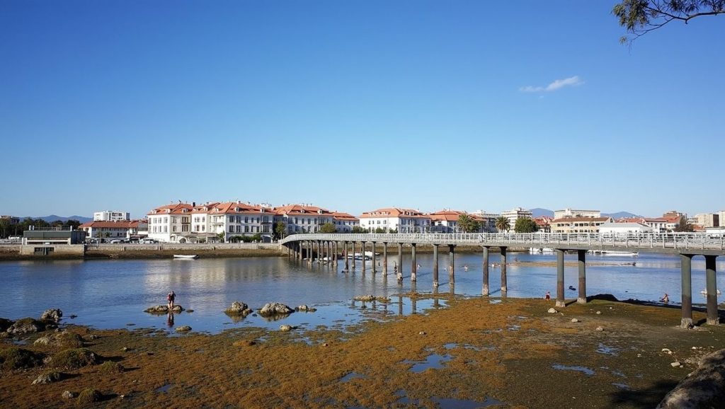 Ría y costa de Praia das Patiñas en Vilanova de Arousa, Pontevedra
