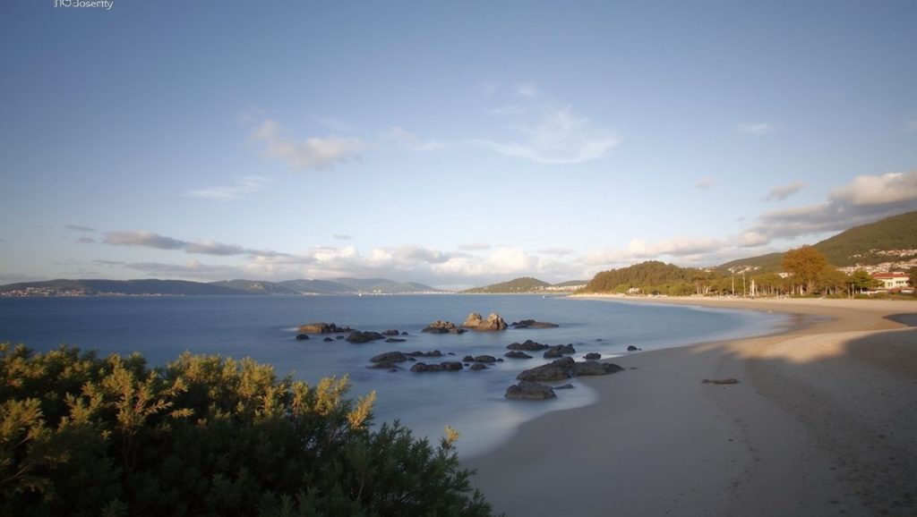 Ría y costa de Praia de Agrelo en Bueu, Pontevedra