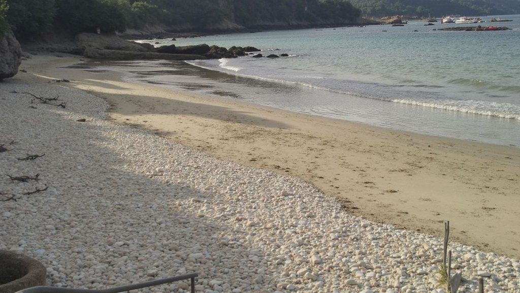 Ría y costa de Praia de Cirro en Sada, A Coruña