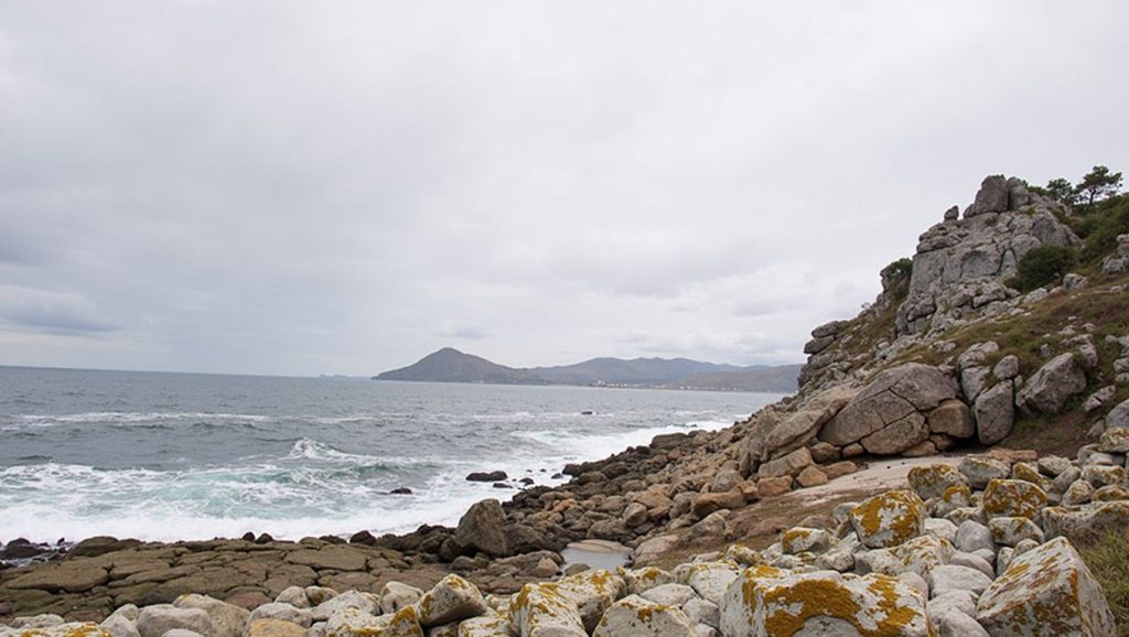 Olas y surf en Praia de Coído, Galicia (A Coruña)