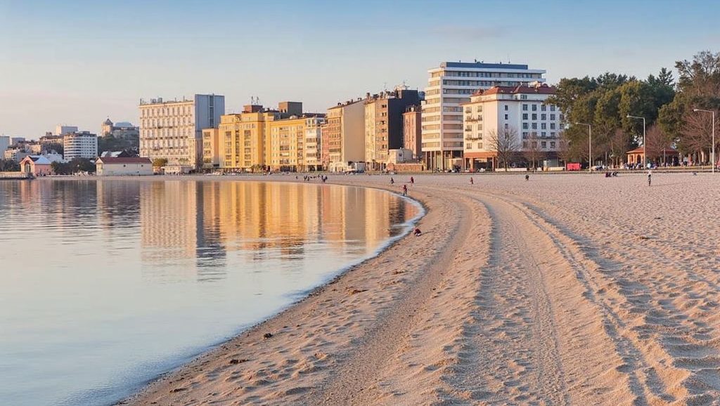 Oleaje en la orilla de Praia de Compostela, costa de Galicia