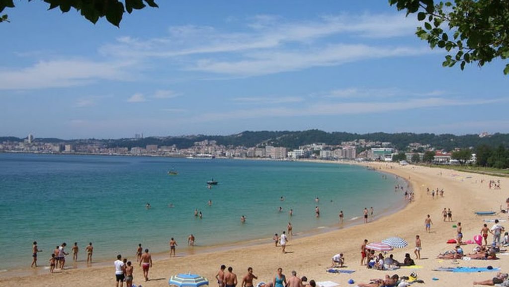 Arena y mar en Praia de Coroso, Galicia, A Coruña