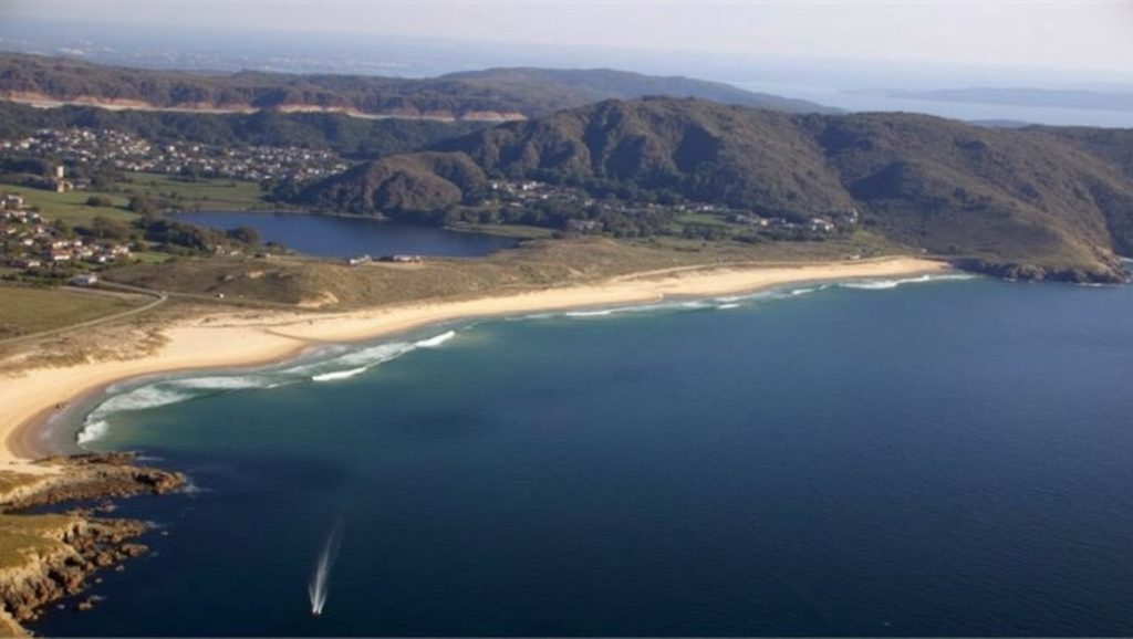 Ría y costa de Praia de Doniños en Galicia, A Coruña