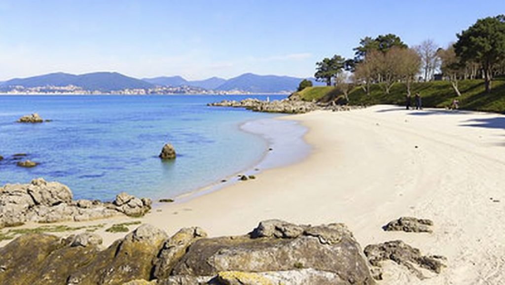 Praia de Entre os Vaos (Galicia) — playa en la costa de A Coruña