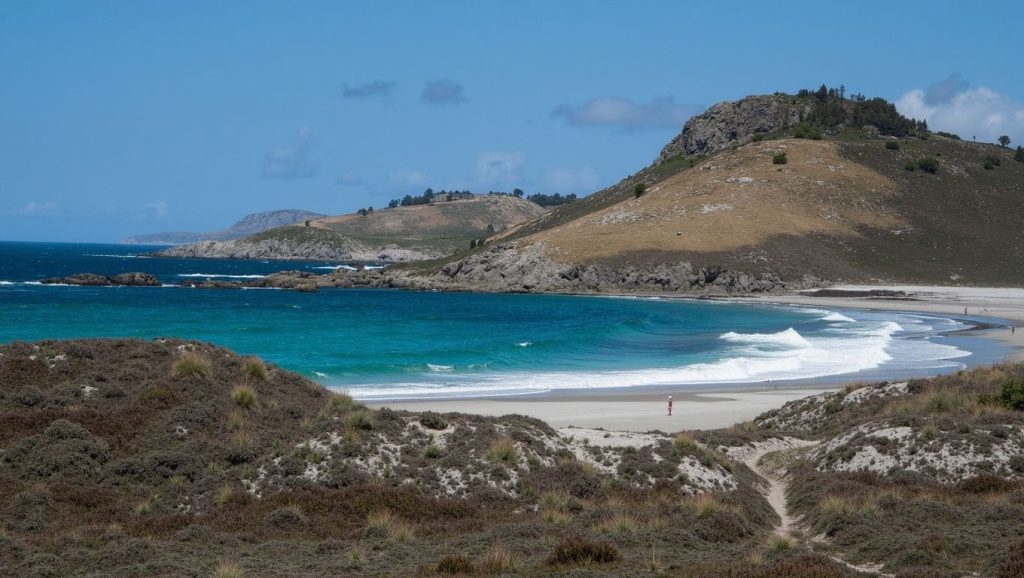 Vista del litoral en Praia de Fonte da Pedra, Galicia