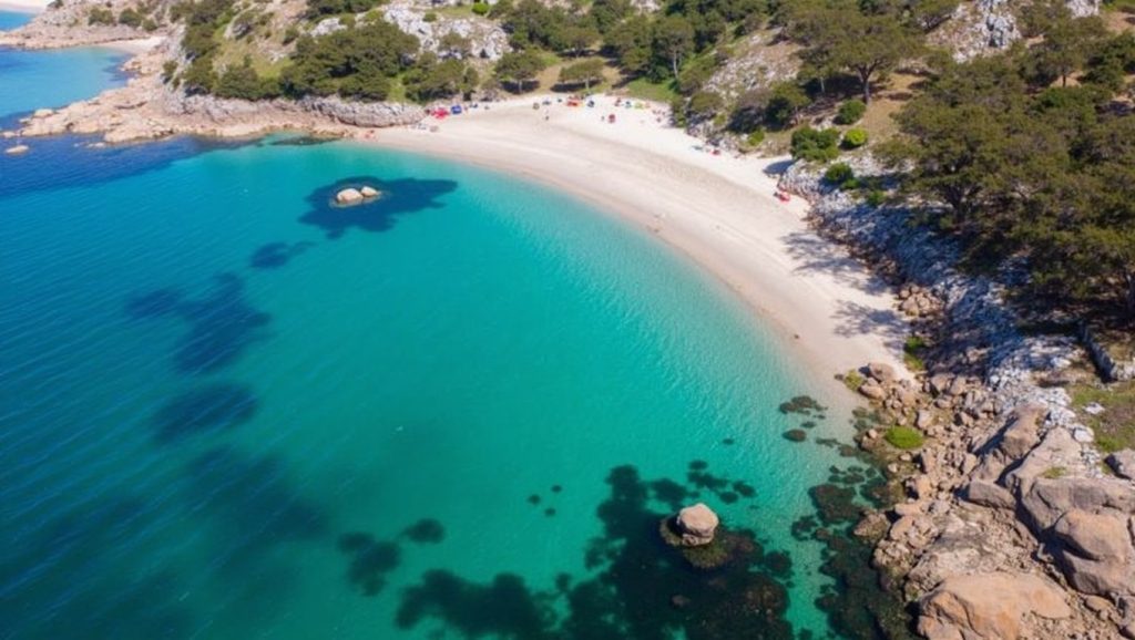 Ría y costa de Praia de Francón en Cangas de Morrazo, Pontevedra