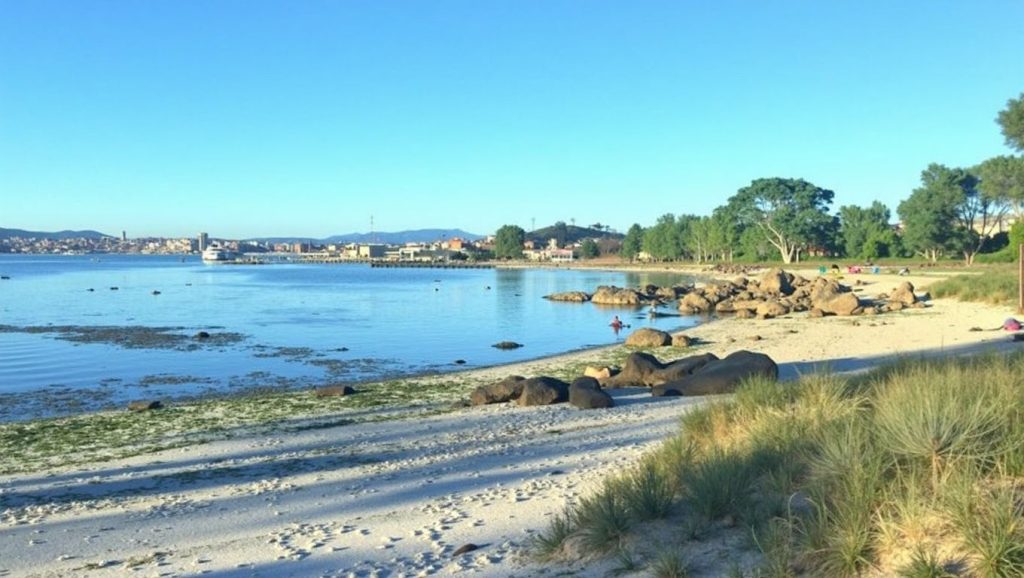 Arena y mar en Praia de Gradín, Galicia, A Coruña