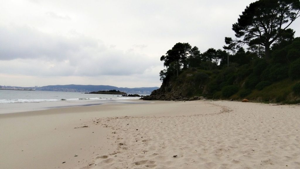 Ría y costa de Praia de Lapamán en Marín, Pontevedra