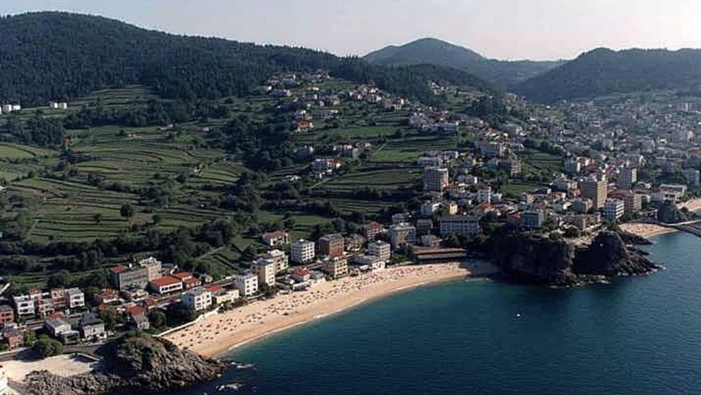 Ría y costa de Praia de Loureiro en Bueu, Pontevedra