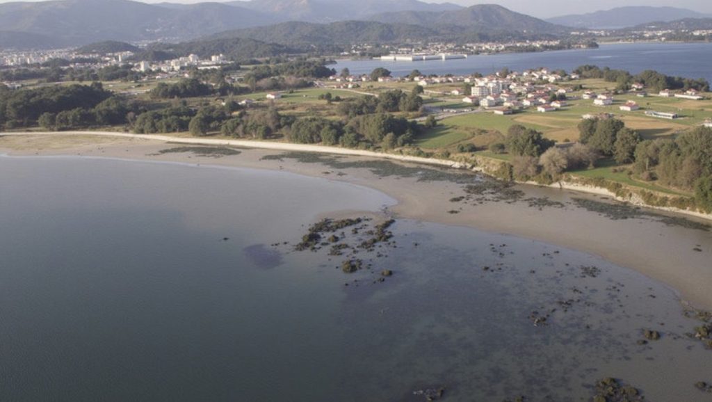 Detalle del agua en Praia de Mañóns, Galicia, A Coruña