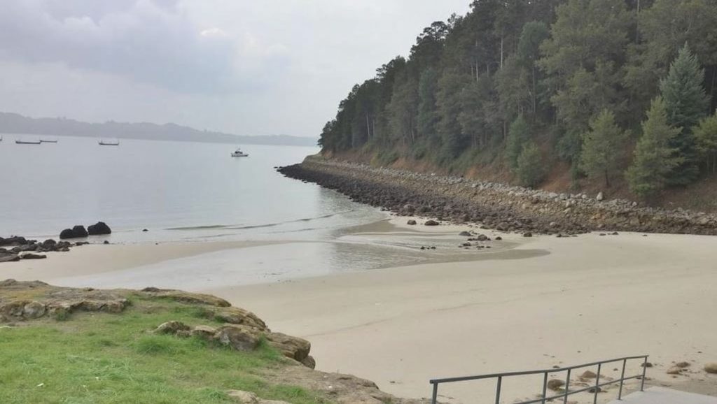 Ría y costa de Praia de Pampaido en Sanxenxo, Pontevedra