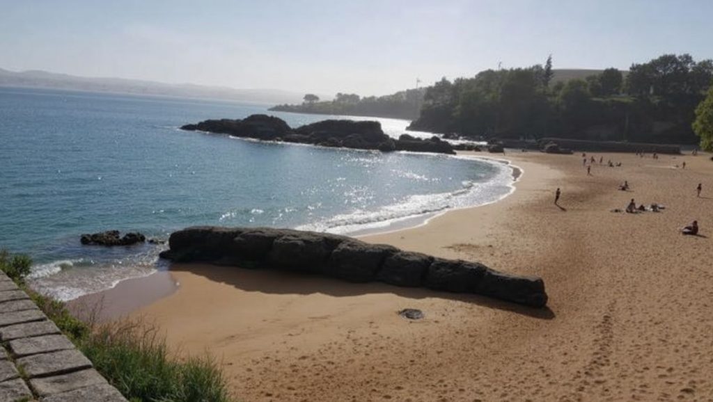 Amplia vista de Praia de Piñeiro, Galicia, A Coruña