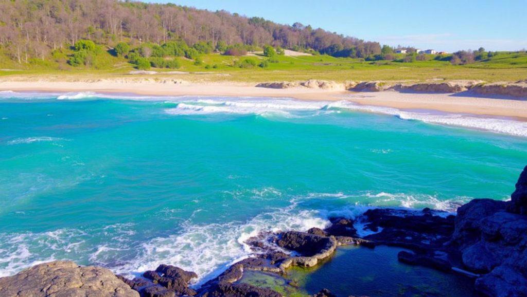Olas y surf en Praia de Ponzos, Galicia (A Coruña)