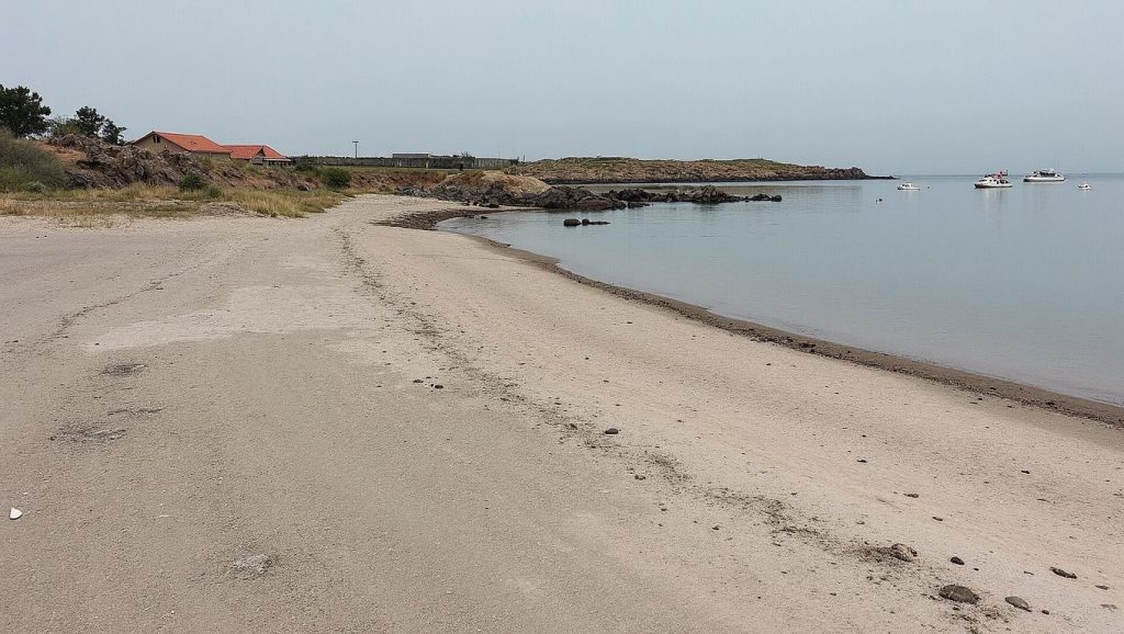 Praia de Porto Negros — foto 4 de 6