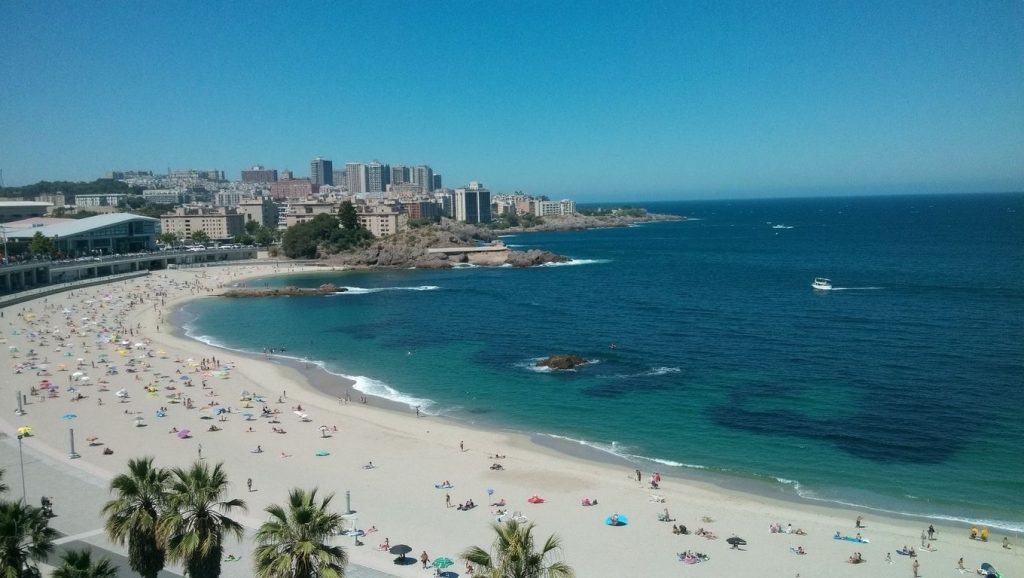 Panorámica de Praia de Riazor, A Coruña