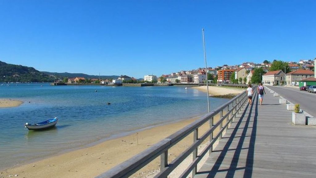 Ría y costa de Praia de San Cibrán en Cangas de Morrazo, Pontevedra
