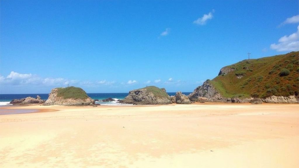Aguas cristalinas de Praia de San Román en O Vicedo (Lugo)