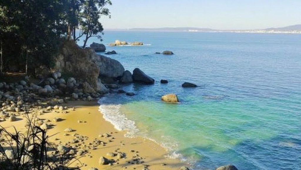 Ría y costa de Praia de Sartaxéns en Bueu, Pontevedra