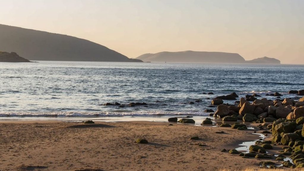 Arena y orilla en Praia de Susolmos, Galicia, A Coruña