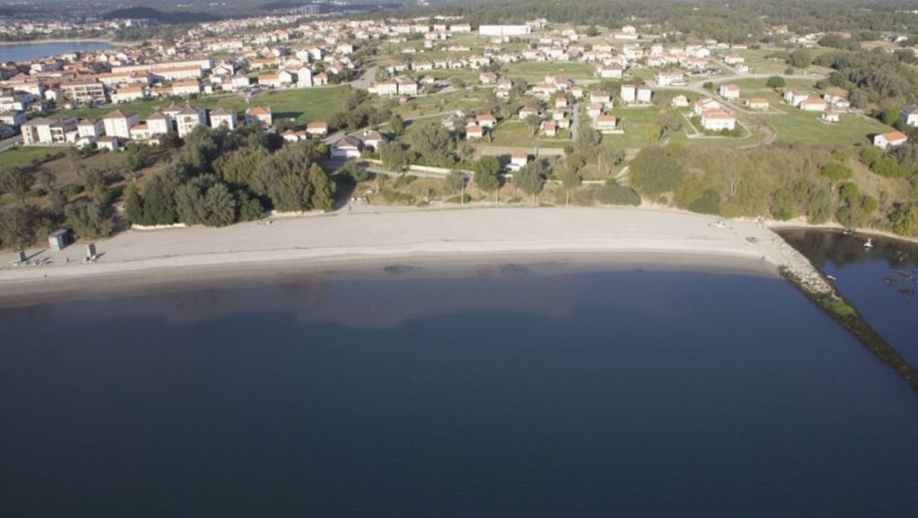 Panorámica de Praia de Tanxil con cielo despejado, Galicia
