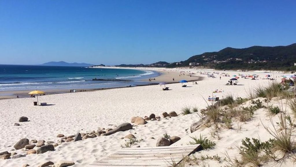 Alrededores de Praia do Ancoradoiro, Muros