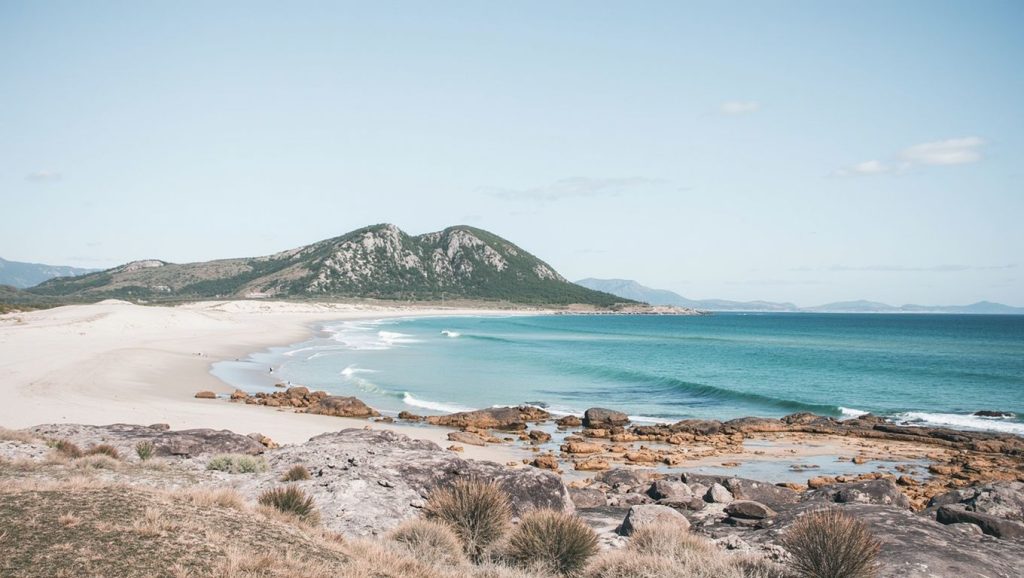 Detalle del agua en Praia do Ancoradoiro, Muros, A Coruña