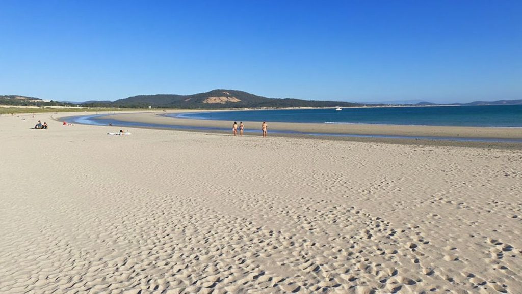 Amplio horizonte marino en Praia do Areal, Galicia