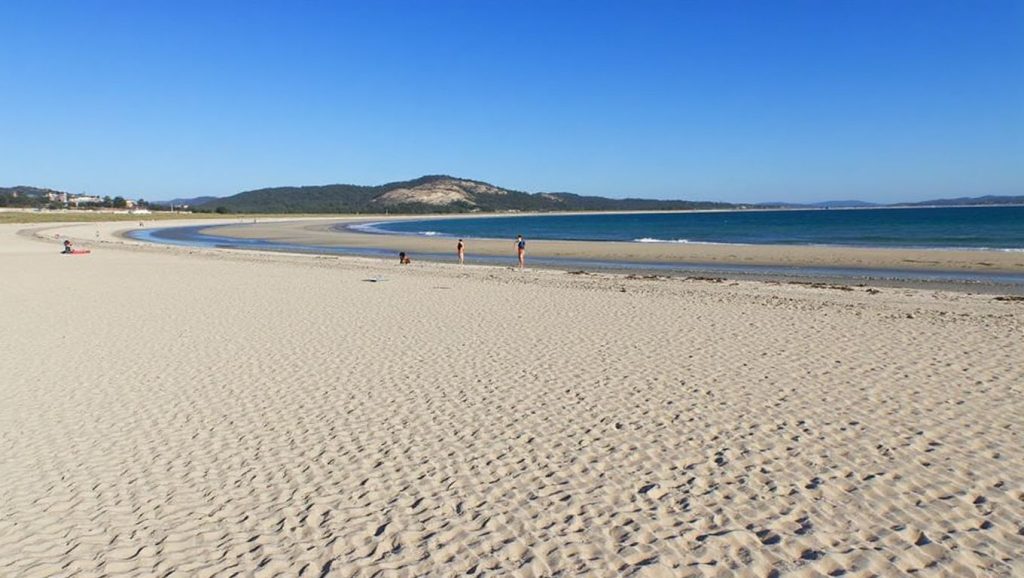 Oleaje en la orilla de Praia do Bodión, costa de Galicia