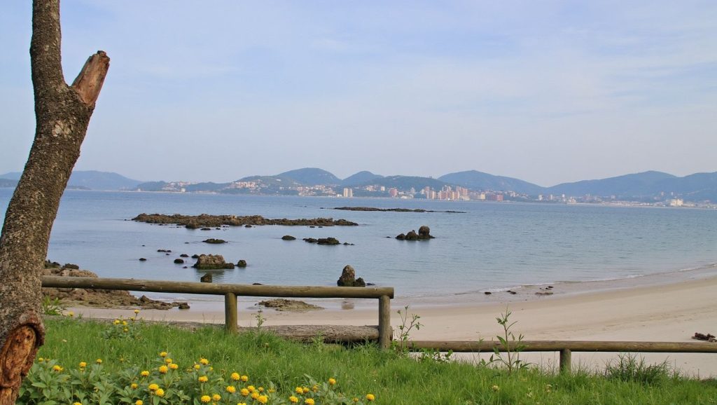Ría y costa de Praia do Cagadouro en Vigo, Pontevedra