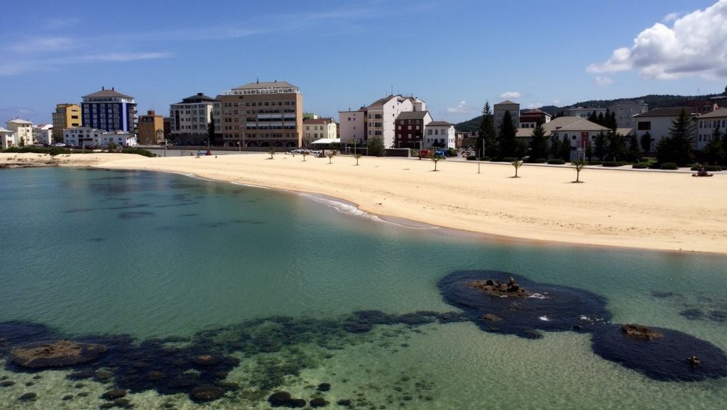 Ría y costa de Praia do Torno en Cervo, Lugo