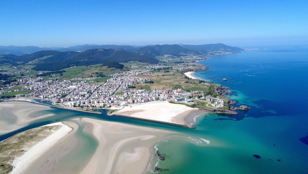 Ría y costa de Praia dos Fondás en Foz, Lugo