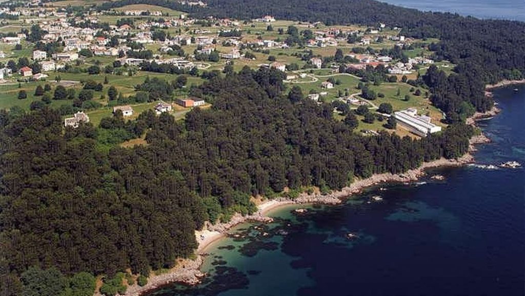 Ría y costa de Praia dos Lobos en Sada, A Coruña