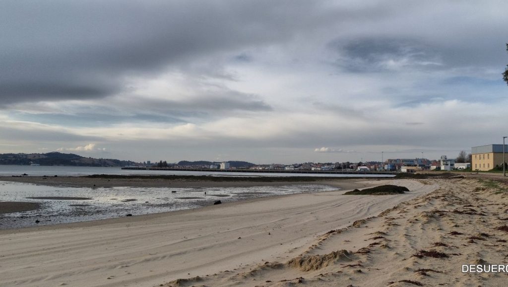 Playa de Praia dos Raposiños, Galicia, costa de A Coruña