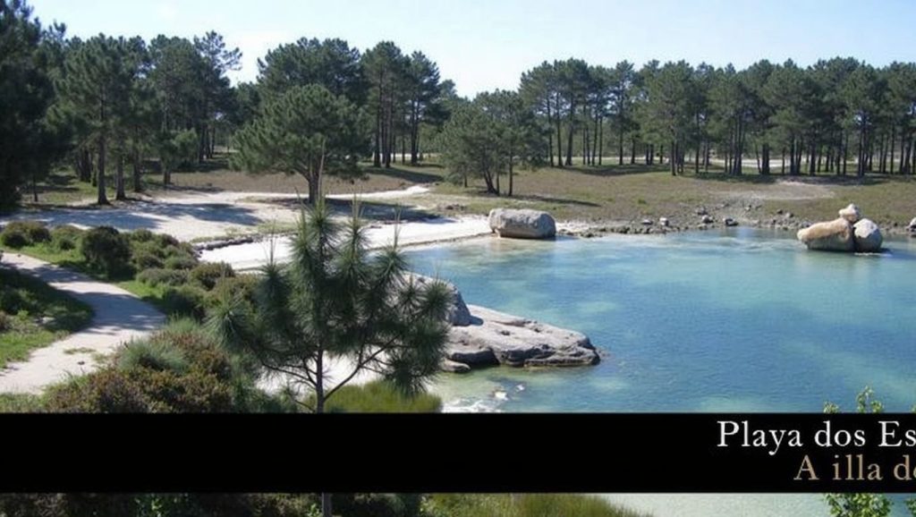 Ría y costa de Praia Pequena dos Espiños en A Illa de Arousa, Pontevedra