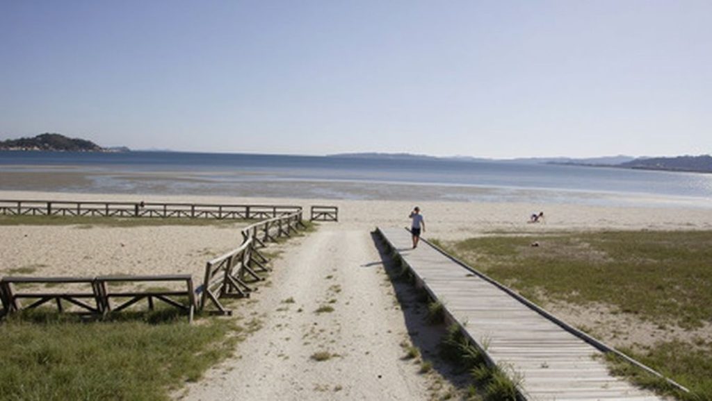 Playa Xardín desde la arena, Boiro, A Coruña