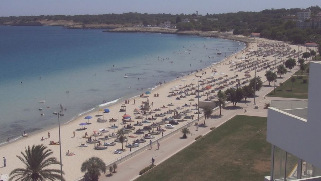 Detalle del agua en Sa Coma, Sant Llorenç des Cardassar, Mallorca
